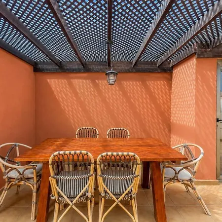 Pensjonat Guestready - With Pool And Terrace 3*